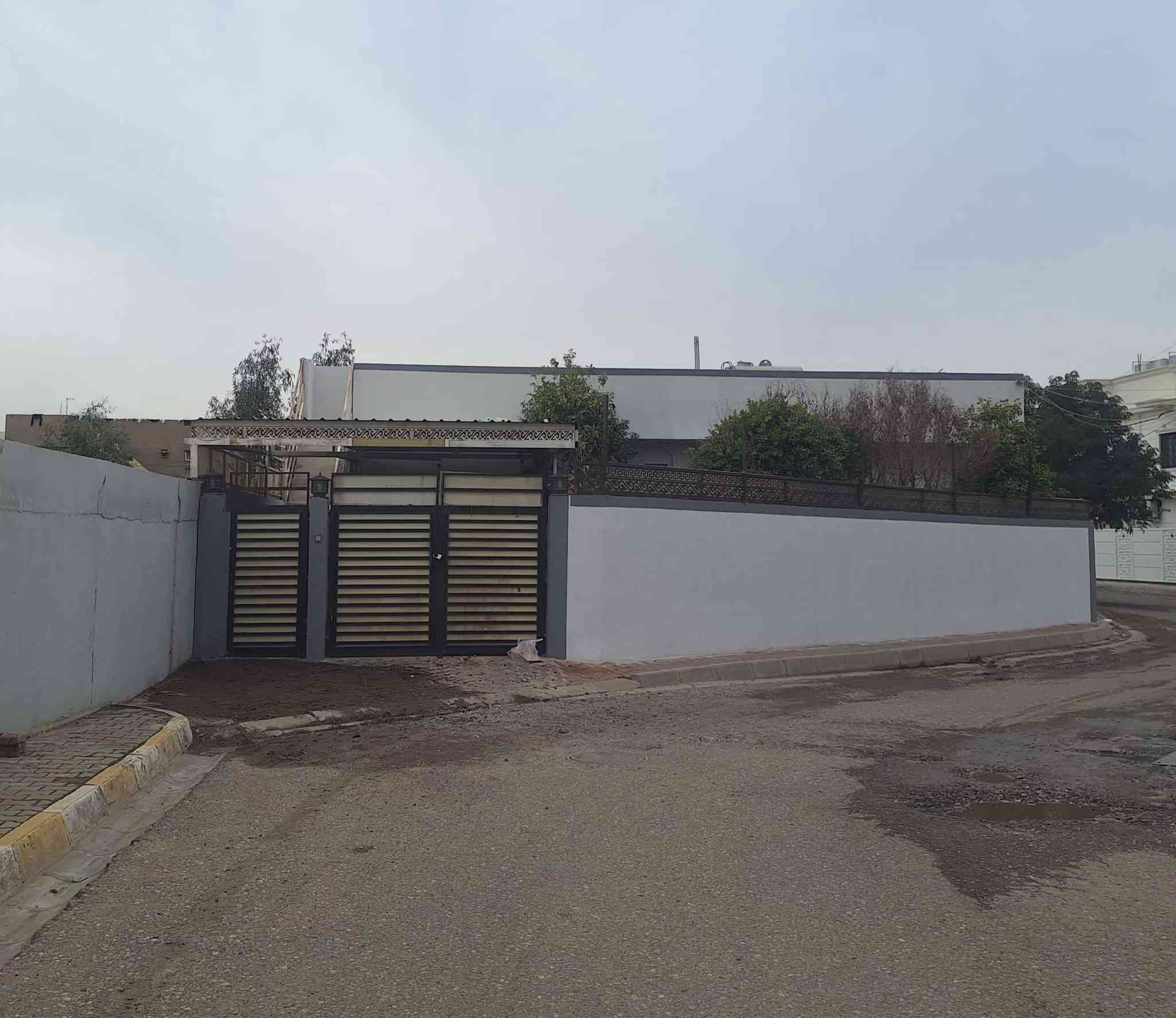 دار للبيع ركن واجهتين
حي الخضراء قرب مدرسة الشهيد الحكيم
مساحة ٣٦٠ متر طابق واحد
***********
