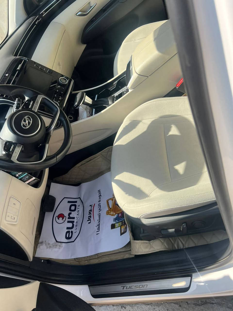 هونداي توكسان خليجي
مكفوله من صبغ او تبديل بيه اصبع بارد باب صدر من جوه متبين 
موديل 24 
داخل ابيض 
شاش تاب 
كراسي كهرباء 
نفكيشن 
تشغيل عن بعد 
ويل كب حجم 19 
ماشي 36 الف 
كامره 
حساس امامي خلفي 
ترحيب بيبان 
ابواب بصمه 
قطعتين تبريد 
سايد بريك كهرباء
محرك 2000 الفين دوش 
رقم بغداد حي جامعه 
تلفون ***********
