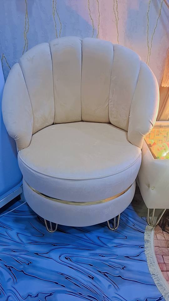 سلام عليكم قنفه + كرسي +طوله ثريدي للبيع 
جديد مثل ما تشوف بل صوره صارلي 15يوم من فصلتهن 
بس خذن بكان بل قرفه سعرهن 400
الن طاوله قاله عليه كلش اني فصلتهن 500
هذه رقمي 
*********** الزبير, البصرة
