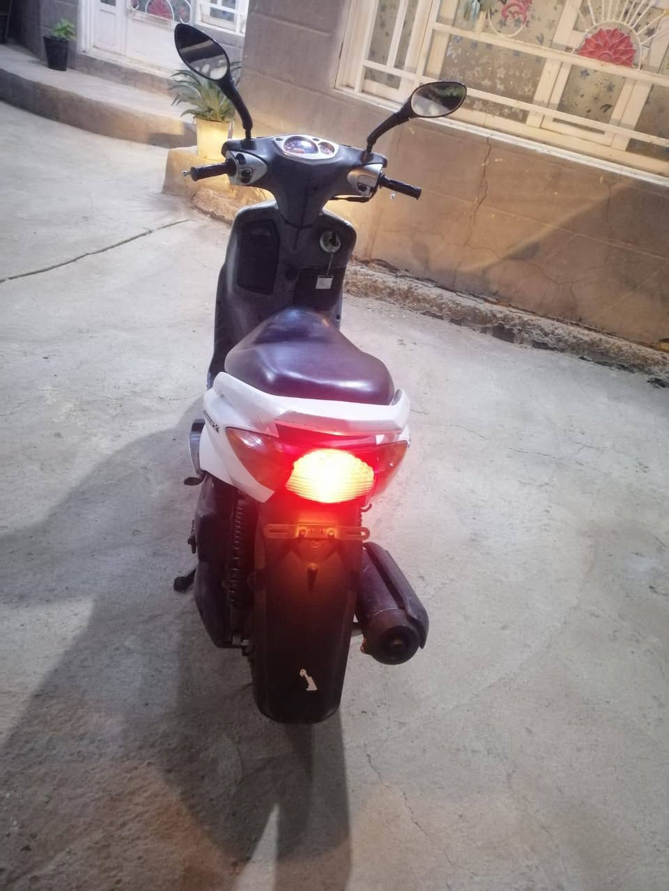 دراجة سكنز ياباني
دراجه نظيفة كلش وما بيها اي نقص 
سعرها مليون وبيها مجال للشراي 
للاستفسار/ ***********
