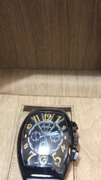 ساعة يد • للبيع