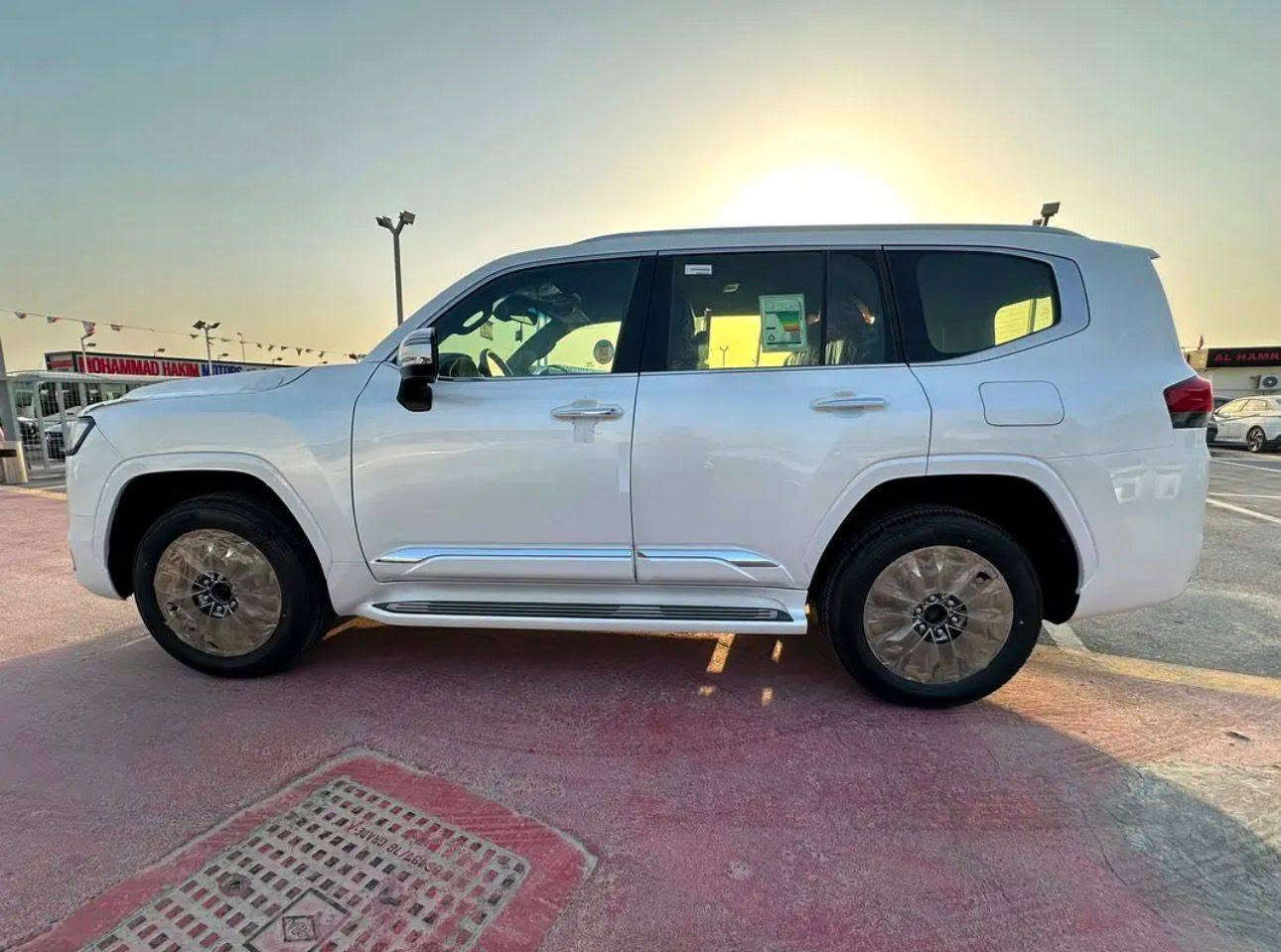 Land Cruiser (LC300) 
Year: 2026
Trim : VXR Twin Turbo ( petrol ) 
Engine size 3.5L
Spec: GCC
Full option 
Zero 🦅🦅


**إذا كنت صاحب هذا الإعلان وتريد حذفه لأي سبب، رجاءا أرسل رسالة إلى الدعم الفني**