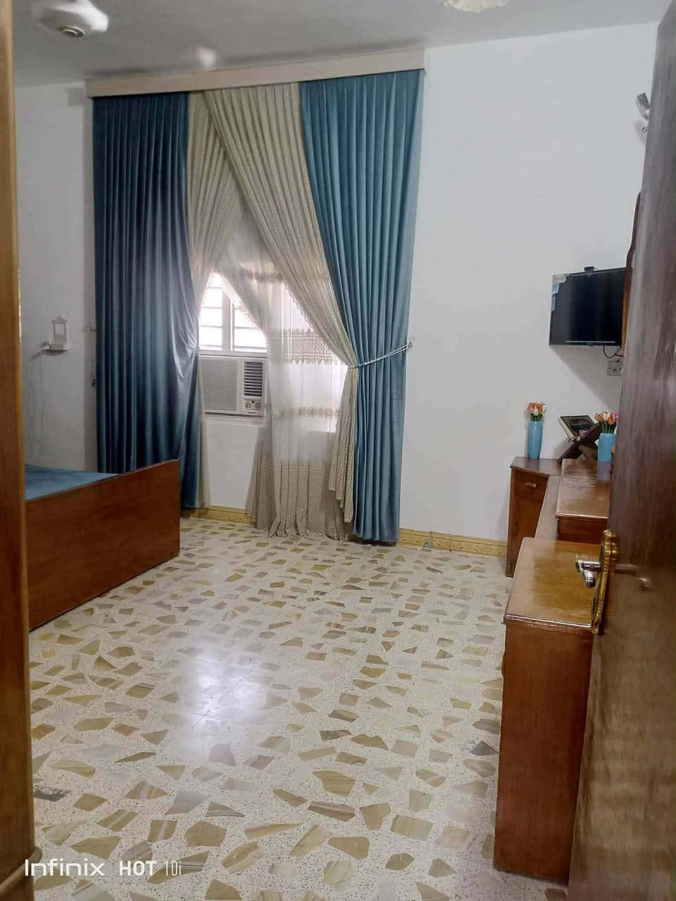 بيت للايجار المكان كصب حي الامير قرب جامعه اللامام جعفر الصادق الاستفسار ع الرقم ***********
