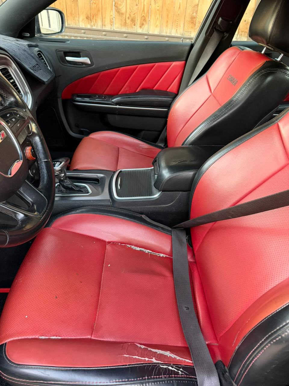 سلام عليكم جارجر موديل 19 فول مواصفات للأخير
بصمة + بصمة أبواب 

-2 فتحة سقف 

-3 كشنات جلد احمر 

شاشة حجم كبير + كار باي 

لدات متغير ألوان 

كشن السايق كهرباء 

محرك 3600 

رقم بغداد تحويل مباشر بأسمي 

عنوان بغداد الدورة 

السعر 195 وبيها مجال وجميع التفاصيل موجودة بالسونار تحياتي  ***********
