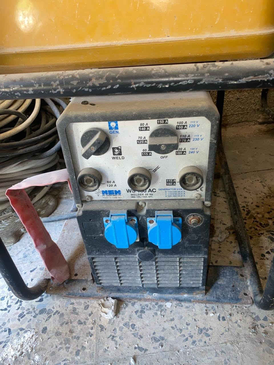 * للبيع مولدات عدد ثنين
* 
* DPW 200D
* Powered by Robin (محرك روبن الياباني)
* على لوحة التحكم مكتوب Welder AC وGenerator KVA
* تيار اللحام يصل إلى حوالي 180 أمبير AC. 
* 
    لحام AC حتى 180A.
* مخارج كهرباء 110/220 أو 120/240 فولت.
* قدرة المولد تقريبًا بين 5 إلى 7 كيلوفولت أمبير (kVA) حسب وضع التشغيل
* ***********
* بغداد
