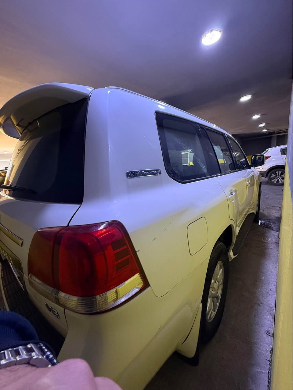 لاندكروز للبيع GXR V6 2010 رقم شمالي فتحه الموصفات المعروفه مكينه بيها صوت ابيعها عل وضعها الشراي يتصل مكان السياره المنصور السعر 26 بيها مجال للشراي للاستفسار 
*********** بغداد, العراق
