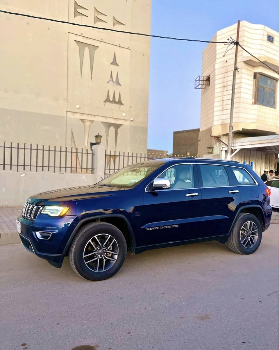 السلام عليكم
جيب لاريدو 2017 وارد أمريكي رقم بغداد 
مكينة 6 سلندر 3600 
مواصفات :-
🔹 فتحة سقف
🔹 بصمة تشغيل وابواب وتشغيل عن بعد
🔹شاشة كبيرة
🔹 فور ويل
🔹 وضعيات قيادة 
🔹 دواخل بيجي
🔹 تحكم ستيرن 
🔹اوتو ستوب + ايكو 
الضرر سرقه قطع 
السيارة بالسماوه 

***********
