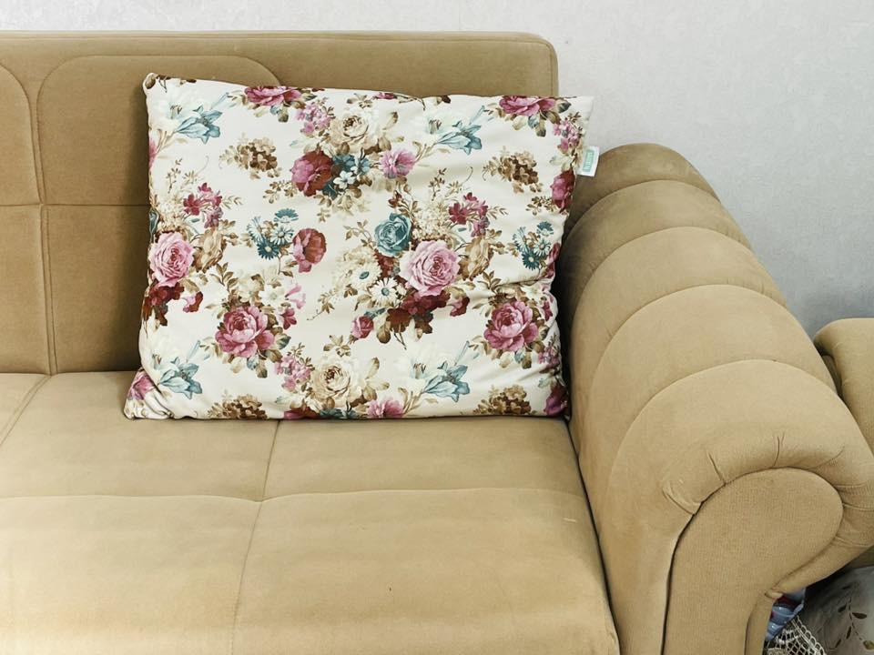 متاح
تخم قنفات تركي بالة بحالة نظيفة

عشر مقاعد حجم كبير 

يحتوي على مخزن ثلاث قطع 

يتحول سرير ثلاث قطع 

التخم يحتوي على خمس قطع 
مع الكوشات 

للاستفسار ومعرفة السعر مراسلة الرقم واتساب 

***********
