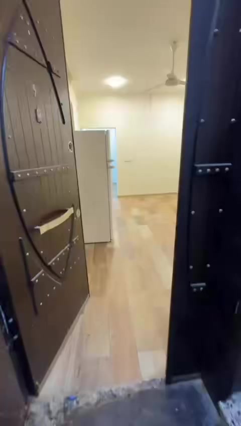 للإيجار شقة أرضية واسعة
تتكون من غرفتين كبار + هول + صالة + خدمات

الموقع: الوزيرية

مناسبة للسكن وموقع هادئ وقريب من الخدمات.

للاستفسار والطلب:

📞 ***********
