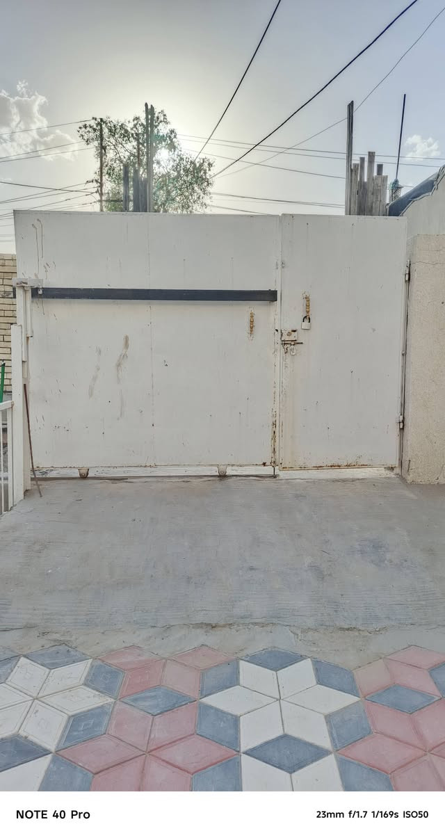 سلام عليكم هذه لباب للبيع نضيف ولحديد مالته درجة اولى ثكيل تجي شوفه وتقتنع سعر 500 وبي مجال اتصل عل هذه رقم ‏‪***********‬‏
