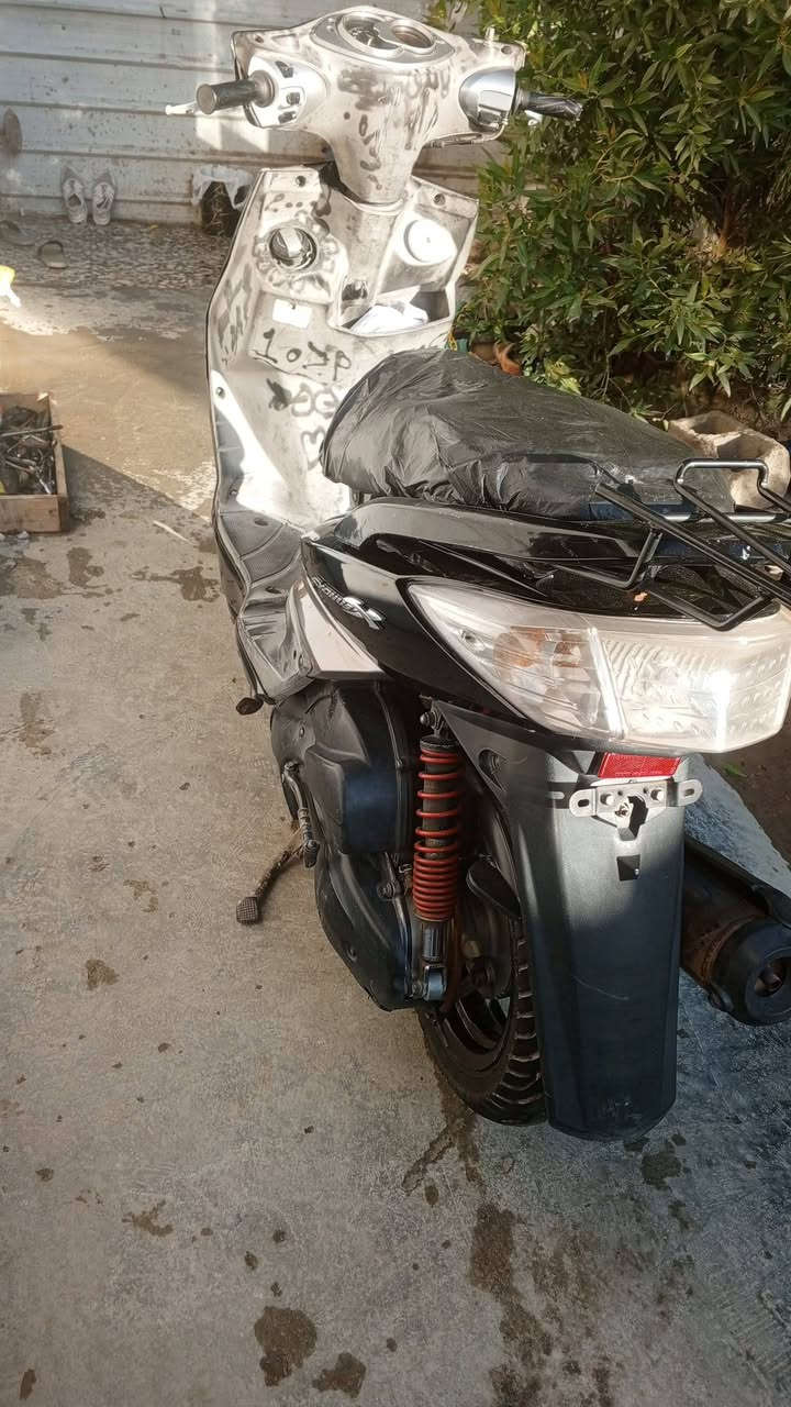 سلام عليكم 
دراجه سكنس ياباني خطين نوزل حساس استانذ 
مكينه ابد مملعوب بيه مناقصه شي 
السعر 700وبيه مجال مكان بغداد حي العامل للاستفسار الاتصال ***********
