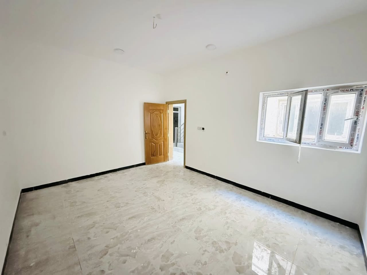 (#أَعَــــــــــــــــــــلَأَنَ)
   ((#مكتــب_شمــس_الباحــث_للعــقارات_السماوة))

عقار للبيع ▪️مجمع الدوح السكني     

المساحــه ▪️200m   
يتكون من غرفتين  نوم  نوم صاله استقبال مطبخ ومجمعات صحيه وكراج سياره بناء سنه 2025 مطلوب للعقار 110 مليون 

لمعرفه السعر الكلي اكتب تم 
عنوان المكتب السماوه حي الصدر مقابل اعداديه الشهيد الصدر الجاحظ سابقا داخل المنطقه  

#حاب_تعرض_عقارك_كل_ماعليك_مراسلتنا_على.          _الخاص_أو الأتصل_على_أرقام_المكتب https://www.facebook.com/shamsalbhith?mibextid=LQQJ4d

     شمس الباحث للعقارات السماوة 
                      
                  ***********      ***********

(🌹#شعارنا_الأمانة_والثقه_والأخلاص_في_العمل🌹)
