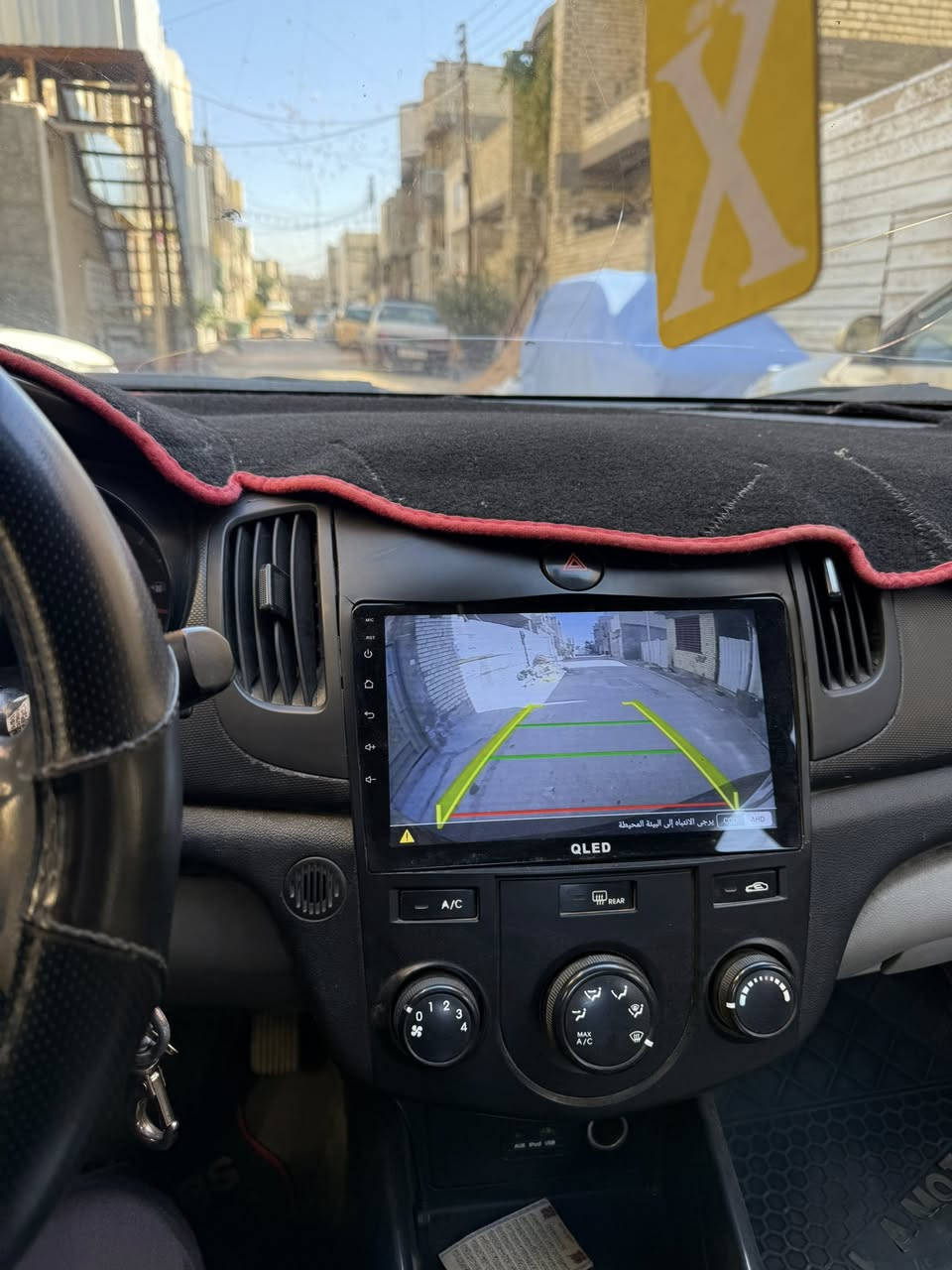 يالله سلام عليكم للبيع كيا سيراتو
وارد خليجي . 1600 
موديل 2012
كير خير من الله كل نقص مابي/ محرك جديد قبل فترا شاده حاويه/ تبريد كفااله
محرك جديد 🏅
تبريد ثللج 🧊
شاشـه تااب اصليه ✅
مدوشمه كشنات جلد + تخم تايرات جدد .
حادثه فقط الي موضحه بالباب 
وبيها سونار موجود مرفق مع الصور
سياره مابيها اي صبغ ولا ضربه قويه بأسمي ورقم إنكليزي تحويل ثاني يوم 
كهربائيات ڱڵـه. شغاله وبلااد 🫲
رقم بغداد 
غرامات مصفره ✔️ سنويته لـ 2029
مكاني بغداد الغزاليه  ⚠️ 
السعر 92 وبيها مجال 
للأتصال ***********
