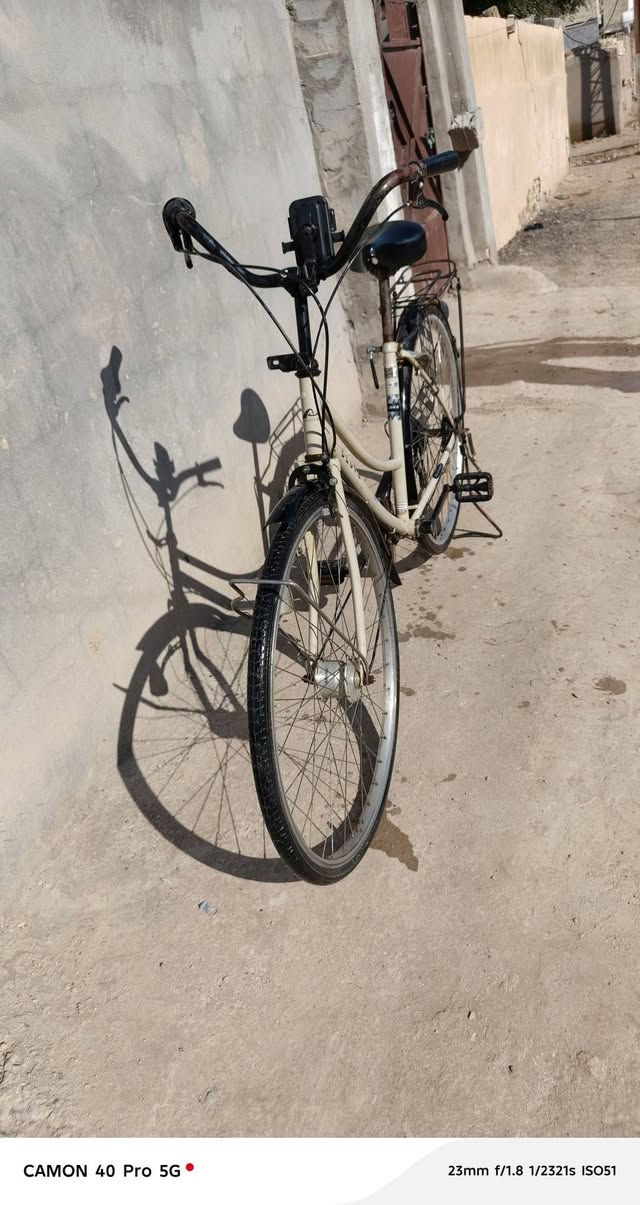 سلام عليكم  بيسكل للبيع نضيف كلشي ما عوزه مرتب كلش حجم 27 كدام عينك شوفه  سعره خاص  *********** متواجد واتساب ومتواجد ماسنجر
