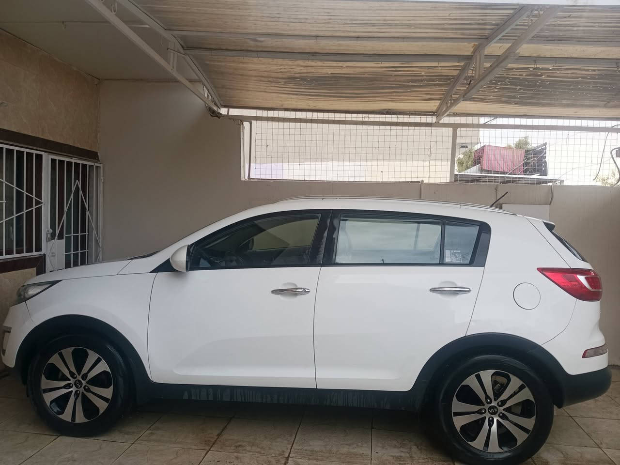 (***********) كيا سبورتج 2012اللون ابيض خليجي السعر(142) محرك 20سقف بانوراما رقم اربيل سنوية وهزة جديدة  شرط تحويل سيارة كاملة وجاهزة مال بيت بيه نقص صندوق صبغ فقط وبيه رصعات ومكانين صغيربارد (المكان كركوك) غير متاح في الخاص الاتصال علا الرقم فقط
