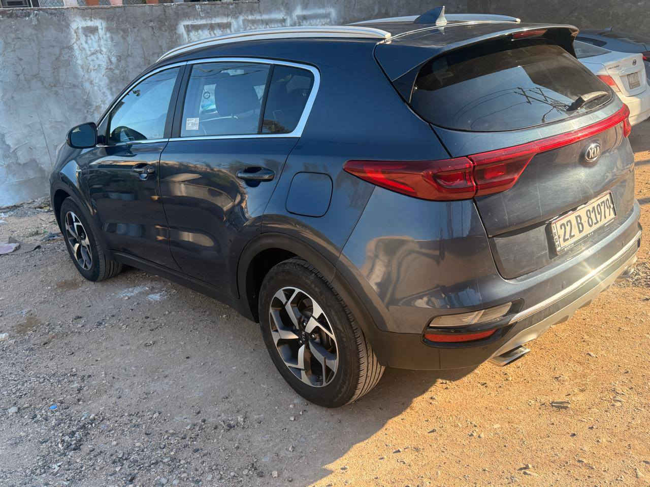 السلام عليكم 
كيه سبورتج 2021 ضربتها بسيطه بالباب الخلفي مكفوله رقم اربيل السعر 172 وبيه مجال الاستفسار على رقم ***********
