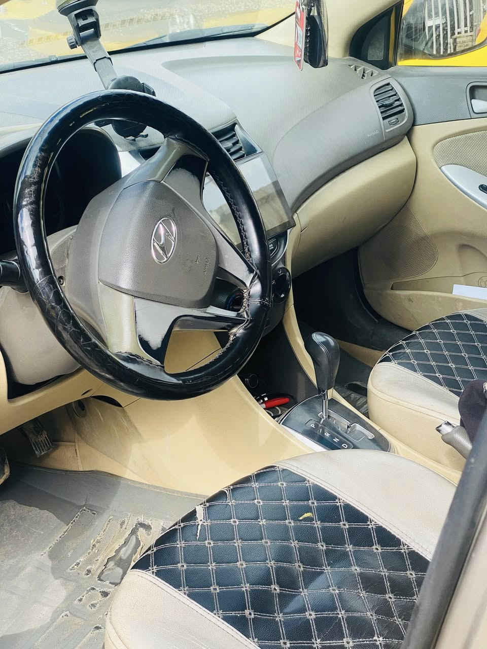 اكسنت موديل 2014 رقم بغداد رقم جديد مسطره وارد امريكي  بيها جاملغ امامي بدون دواخل السياره بأسمي انا الشرعي السنويه لل 2030 مكينه گير شرط تبريد تدفئه كلها شغاله السياره جاهزه شغل واطلع ترزق الله السعر 85 وبيها مجال للطيبين العنوان الموصل الايسر ***********
