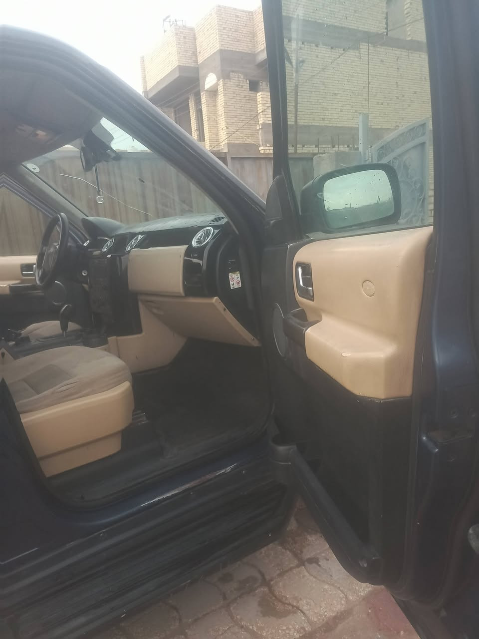 لاند روفر موديل 2005 رقم الهاتف *********** محرك كير صدر جيد دواخل نضيفه بلاديه بيه صبغ جاملغ خلفي بدون ضرر من سلايت قماره 2 سعر.  75
