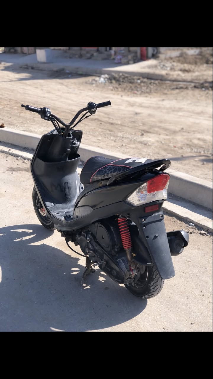 سلام عليكم ماكس عدله للبيع مـكينه خرسه ما تنسمع بحيث بس صوت الكزوز سمعه معدل يخبل شلعه مو كل هاي حطله كلج صير فول  دبلات شغالات هورن شغال وهاي كدام بلكفر كذالك شغال وعدك بكلايت الوره كله شغال بس عوزه ربط سعر خاص مكاني بصره قرنه..***********
