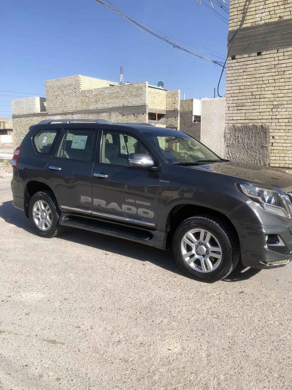 السلام عليكم برادو 4 سلندر  للبيع او المراوس  2010 محدث 18 صبغ بس دعاميات مكان التحديث السياره مكفوله عدا شبر بلقماره والقماره بيها جراد كشنات جلد بلادي كامرتين مري شفط اشاير فورويل كشن كهرباء بطن عسلي 3 قطع تبريد ماشيه 131كم حدادية 100‎%‎ السياره نظيفه برغي ماكو نقص بيها والسونار مرفق رقم نكليزي السعر خاص او الاتصال ‭***********
