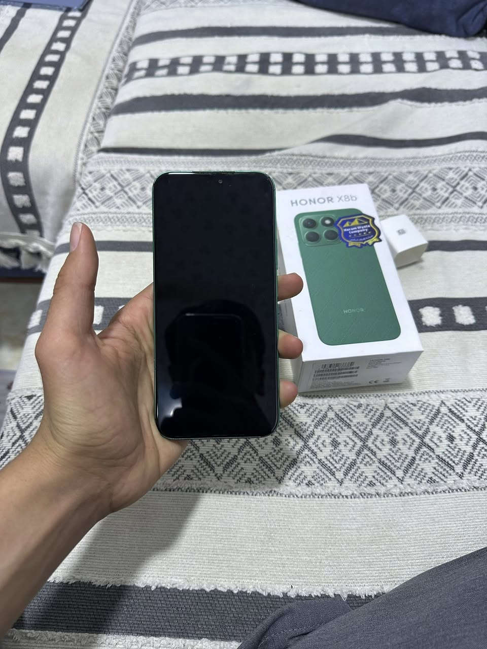 سلام عليكم 
متاح جهاز هونر x8bجهاز جديد  مع كارتونته
ملاحظه كسر تحت كامره مامثر عليا السعر١٧٥الف ***********بعقوبه تحرير
