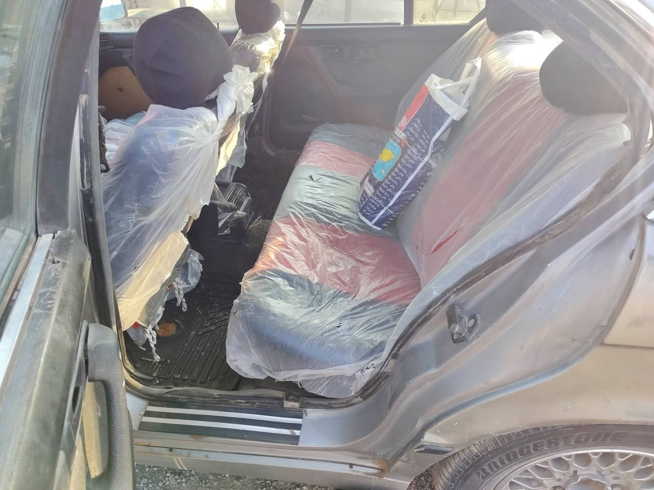 السلام عليكم
بي ام 525 للبيع فقط

مسكر تك فانوس كير عادي سنويه بأسمي للـ27 تحويل مباشر

السيارة خير من الله عوزها صبغ عام فقط وصدرها شوي تعبان تريد 5 ورقات السيارة تصير تخبل بس والله محتاج فلوس واريد ابيعها

السعر المطلوب 35 والشراي بيه خير ويدلل

للاستفسار اكثر اتصال***********
