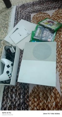 اكس بوكس اس للبيع نظيف كلش وما مستخدم متروك صارله خمس سنوات تقريبا عند...