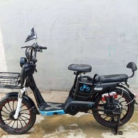 موطور شحن • ٤ بطاريات • حجم كبير