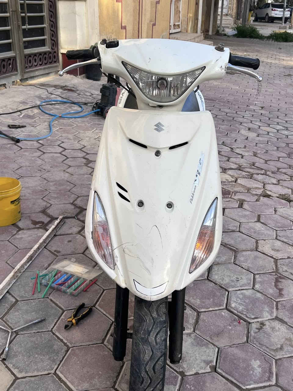 السلام عليكم للبيع ادرس ياباني 2012 مكينه مجفته جديد ناعمه شلعه ومعدل كفرات بلادي شاشه شغاله  كهربائيات كله شغاله مكاني كوت دور العمال السعر 650 وشراي اله فرق *********** متوفر واتساب
