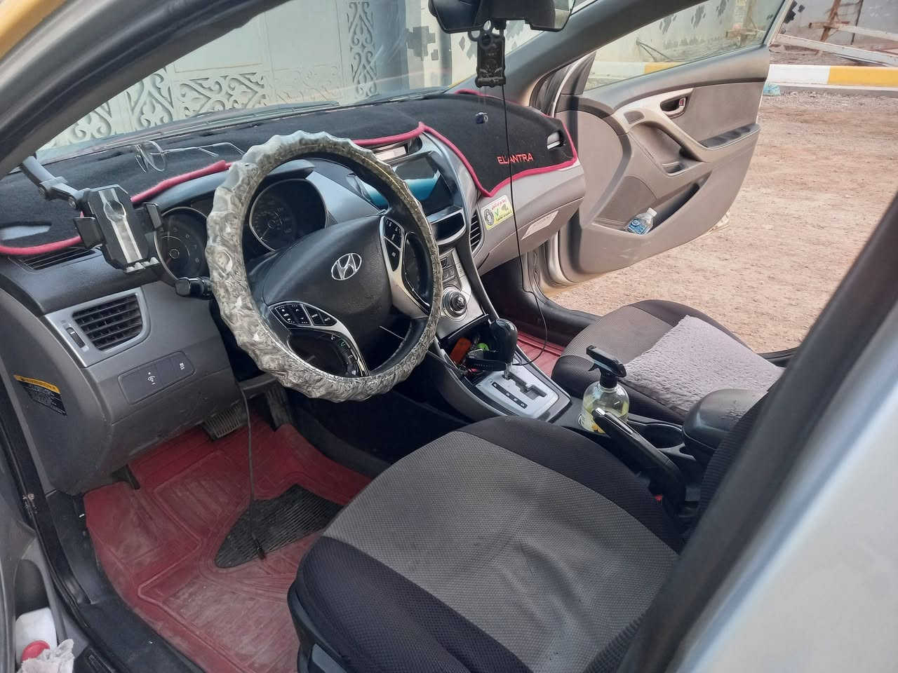 السلام عليكم سبورتج وارد خليجي محرك دوش موديل ٢٠١٤ حادثها جاملغ جهه السايق مصبوغ  رقم انكليزي للاتصال(***********)
