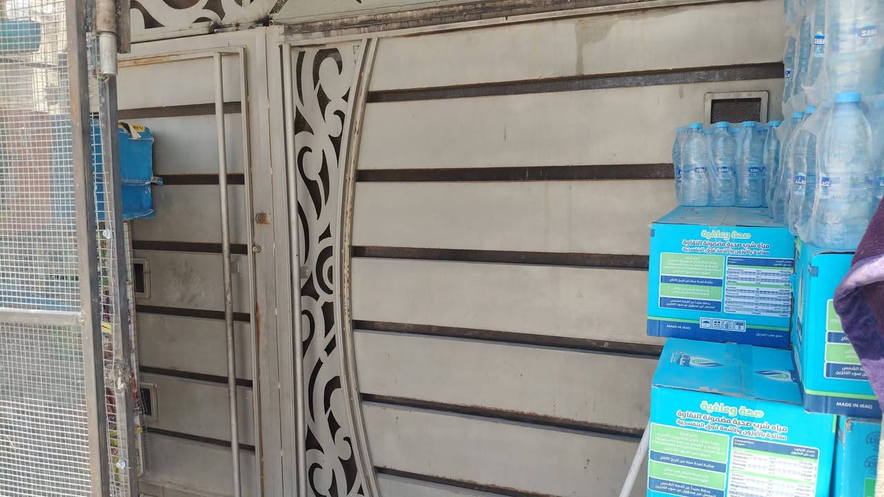 السلام عليكم باب سلايت قاصه للبيع طول 3 متر وارتفاع 2متر و20  جديد قبل 3 اشهر من فصلته سبب البيع اريد اشيله واخلي بمكانه جام خانه للمحل المكان الشطره حي الصحه ***********@
