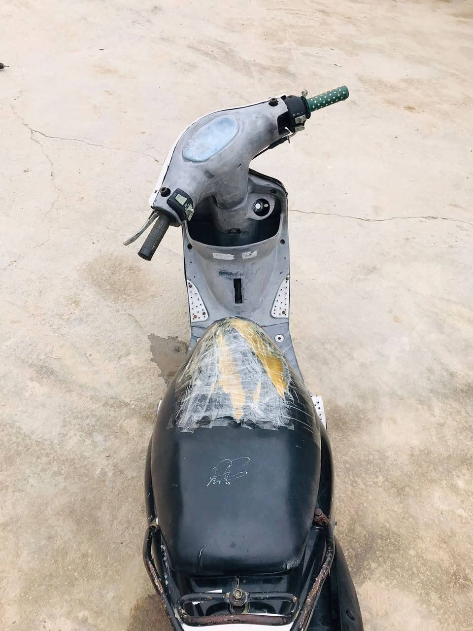 السلام عليكم ماكس منغولي للبيع ختم واحد بلاد مكينه ٤٩ بلاد ما مفتوحه مشي فول كهربائيات كله شغاله سلف اشاير كلوبات عالي ناصي جاهزه مكينه ناعمه ونشطه السعر ٤٥٠ وبيه مجال للشراي رحمه لولديكم الي ما يشتري لا يواعد وما يجي للاستفسار *********** مكاني شارع كربله نجف عمود 250
