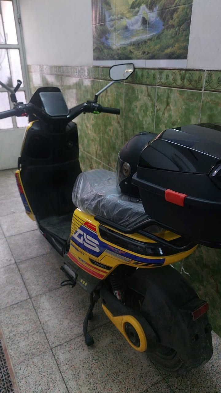 سلام عليكم دراجه 
HUODi الحديثه
ملف 2500
بطارية 50 امبير  72فولت 
شلعه وانطلاقه قوية
سرعتها 90 حقيقي
تقطع مسافة 100 كيلو بلشحنه الوحده الدراجه جديدة لاطخه ولا شخط والوصل مالتها موجود من مؤيد طيارة

***********
