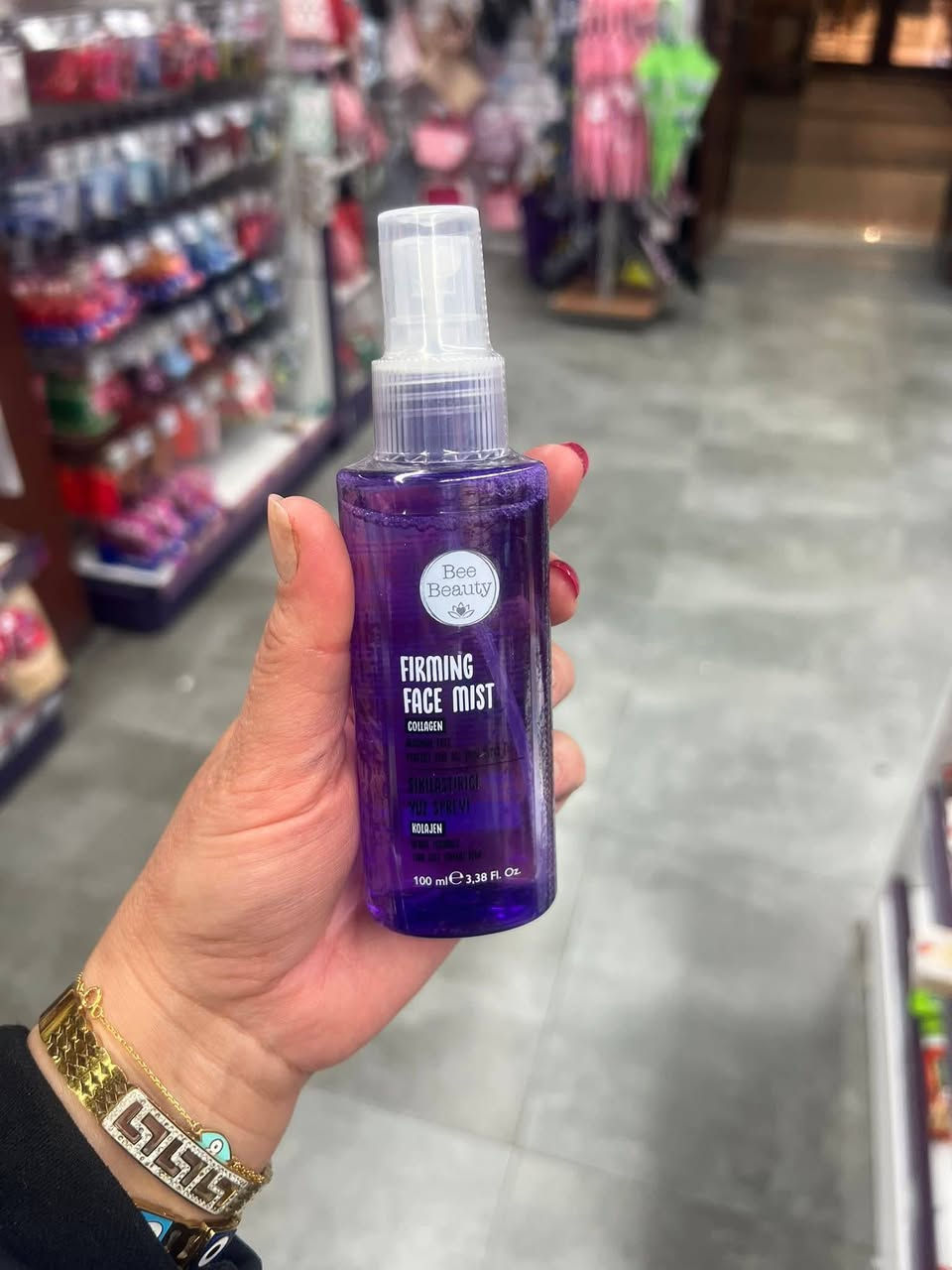 مست للبشرة ترطيب ونضارة ونعومه وتفتيح للبشرة ولمعه تجنن 
لجميع انواع البشرة


**إذا كنت صاحب هذا الإعلان وتريد حذفه لأي سبب، رجاءا أرسل رسالة إلى الدعم الفني**