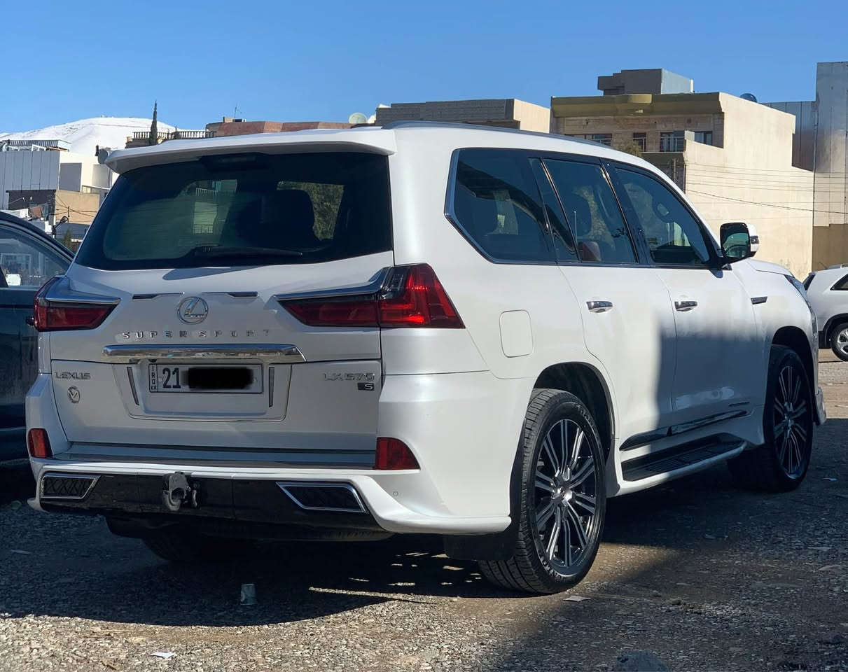 Lexus 2018 LX full 

بسم الله الرحمن الرحيم

.. گیڕ و مکینە كارەبای بەشەرت  .. مکینە  8 بستۆن حجم 5,7  …. فول فول مواسەفاتە 1/1 ناو سور … سەیارەیەکی زۆرجوان و خاوێن و بێ مەسرەفە ژوورەوەو دەرەوەی  زۆر  تازەية… سەیارەكە ٢ بست  زۆر بچوك بۆیاخە بي ناوەکرتن. 
 -ماوەی رۆشتوو:  ١٢٢  کم 
- فول فول مواسەفات دەرەجە 1

***********
*********** السليمانية, العراق
