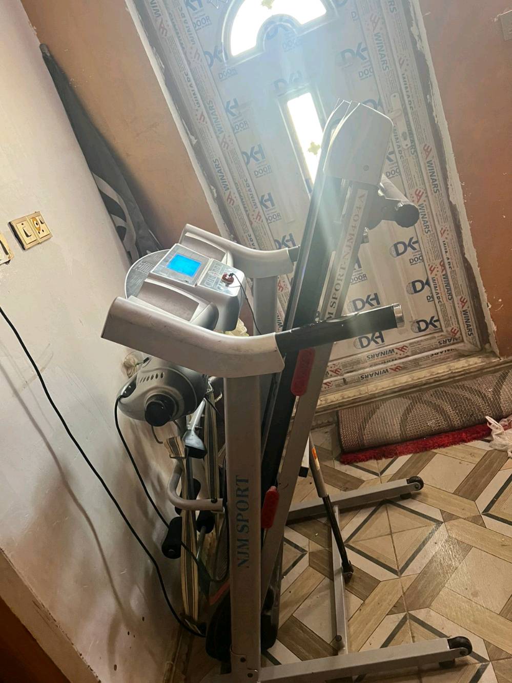 جهاز مشي ماركه NJM SPORT 
مع هزاز للبطن سعر300 وبي مجال 
عنوان الناصريه  إسكان الاصناعي رقم ***********