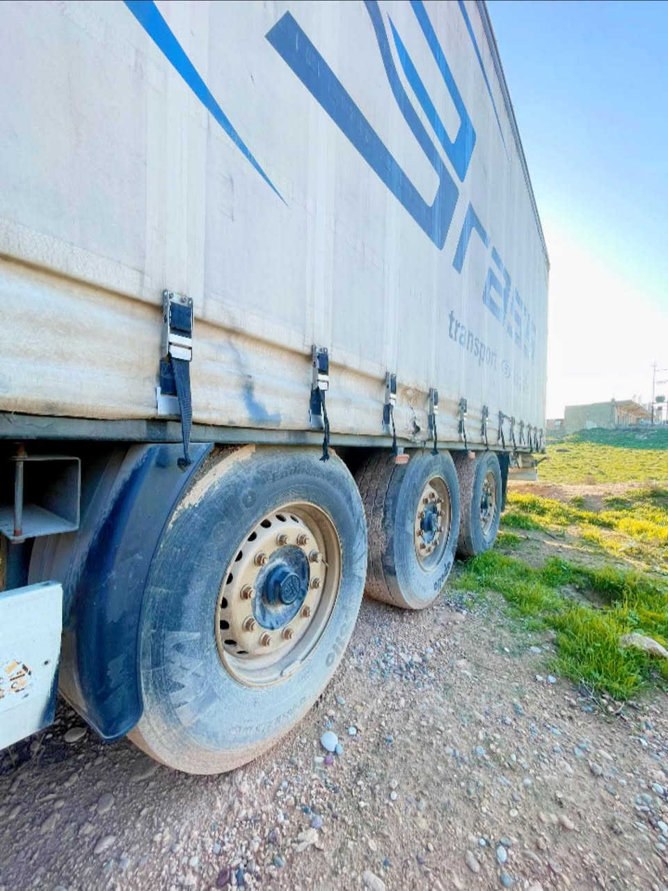 سلام عليكم عربانه كرونه منفيس جديد ومكفول مجموعه بيبي سحال رفاع دسك ابريك على الخارج ثلاجه ومطبخ وسبير جاهزه للشغل الاستفسار والمعلومات الاتصال على الرقم 
***********
***********
