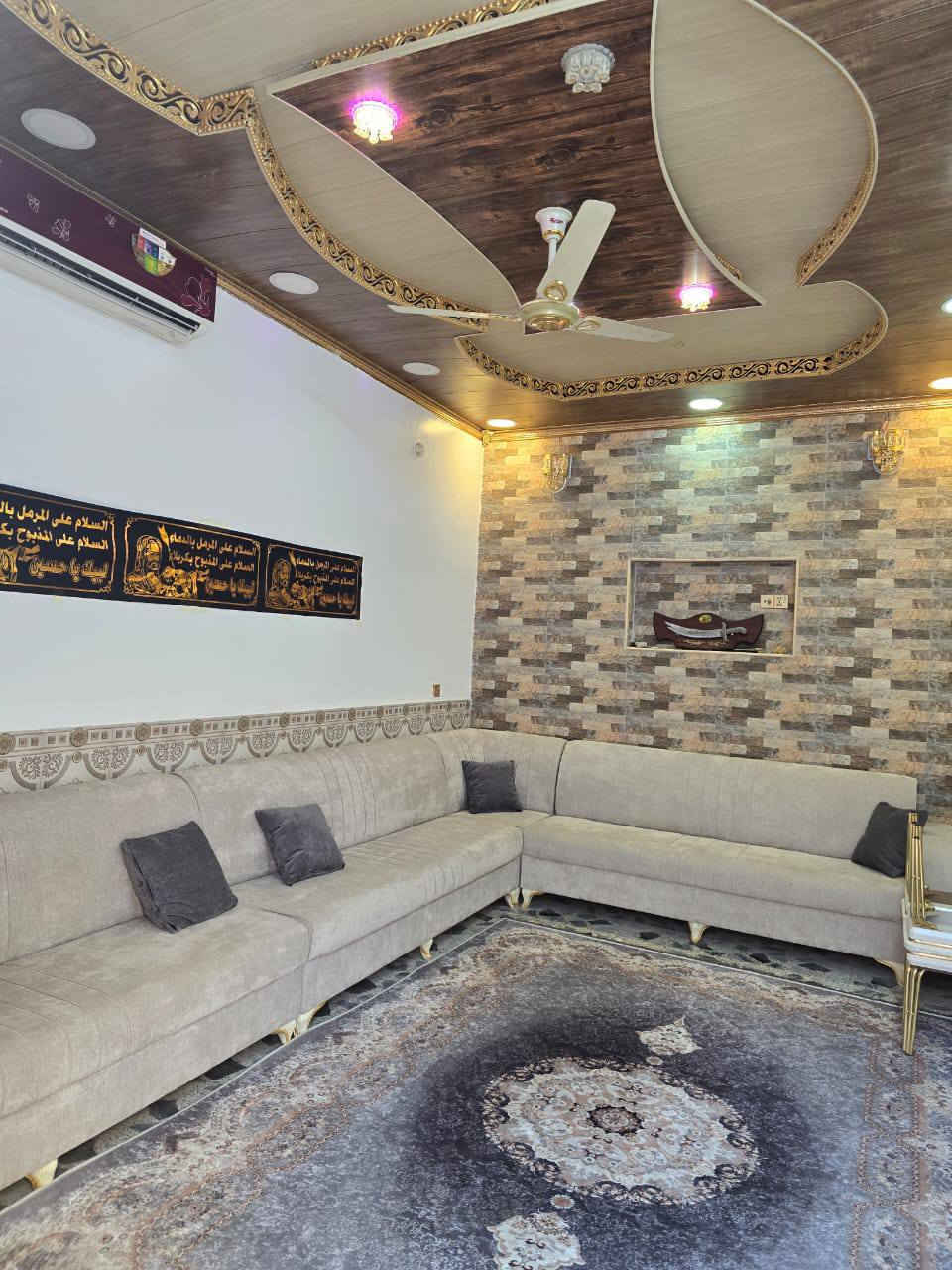 دار للايجار فول البيت
100 م طابق ونص الايجار 350
نجف حوالي ميلاد شارع 30 الاول يحتوي ع غرفتين وصالتين وستقبال ومطبخ وصحيات صور خاص


**إذا كنت صاحب هذا الإعلان وتريد حذفه لأي سبب، رجاءا أرسل رسالة إلى الدعم الفني**