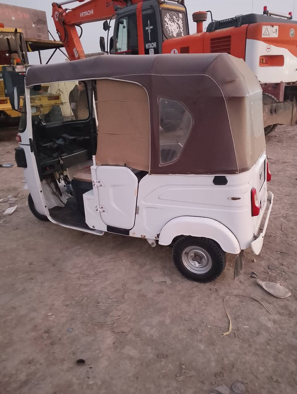 السلام عليكم تكتك للبيع 22 مكفوله من الصبغ ولمعجون بيها طخه يم البك لايت ومرجعه بارد التكتك ناعمه وحلوه وجاهزه لا تنقيص ولا تبخير ***********
