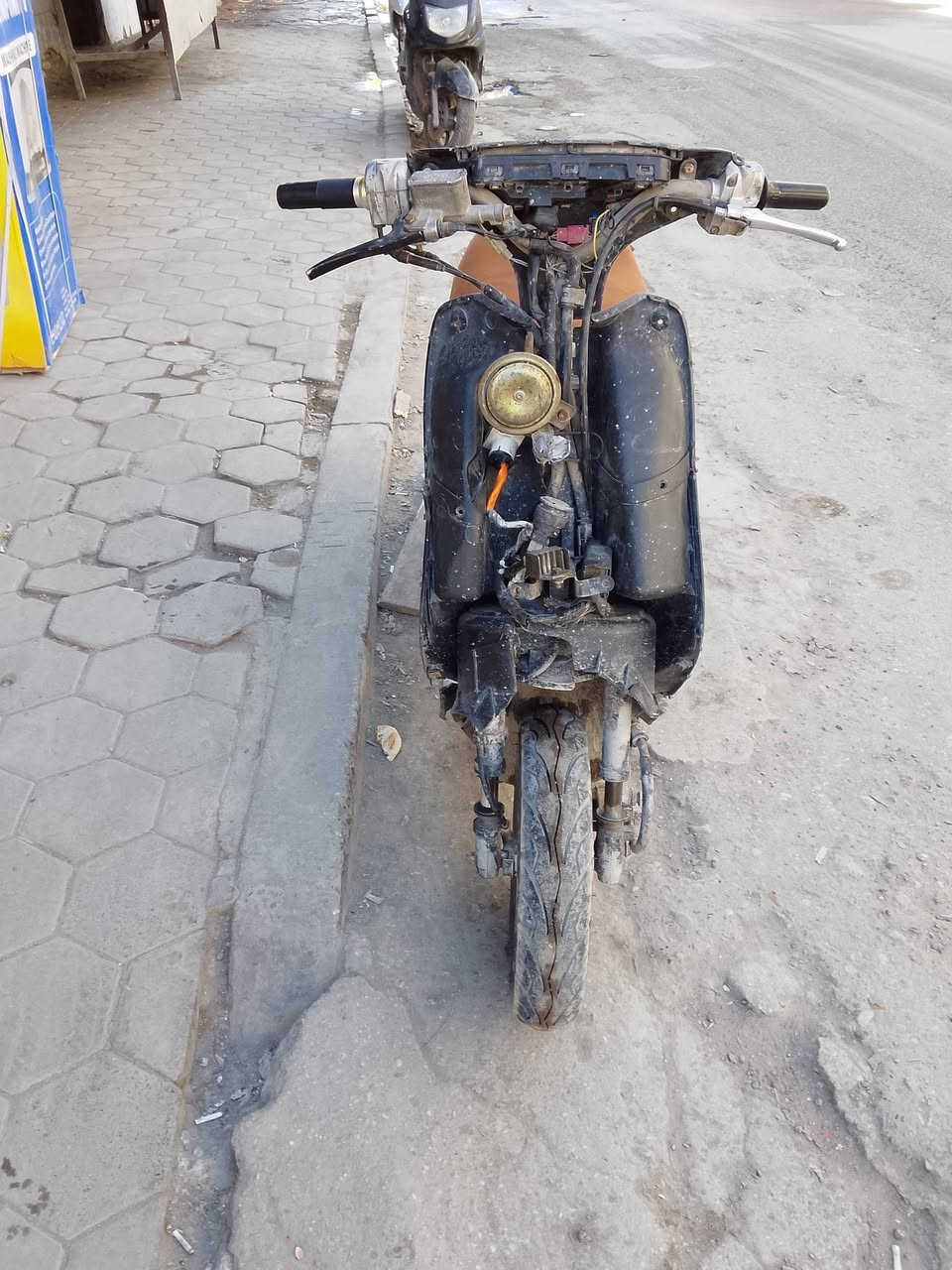 سلام عليكم دراجه بسعر 110 قفل100   شغاله نص هندر شلعه ومعدل ابيع كوم حديد مكاني بغداد الحريه ***********
