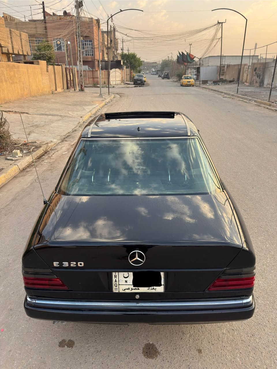 مارسيدس دب بيبي شبح 1991 محرك E320 خراطيم نوزل 
كشرها كلش نضيف بدون معجون ولا رواج ولا رصعات
محرك گير جدد
منضومة تبريد جديدة
صبغ عام درجة اولى
سلايد روف جديد بالكامل 
شغال ABS
كشنات جلد كهرباء شغاله
مروحة كهربائية 
اربع جام كهرباء شغال 
سيدي جينجر بالجنطة
وباقي المواصفات معروفة مال البيبي
مكانها بغداد حي اور 
السعر : 80 بيها مجال للشراي 
*********** بغداد, العراق
