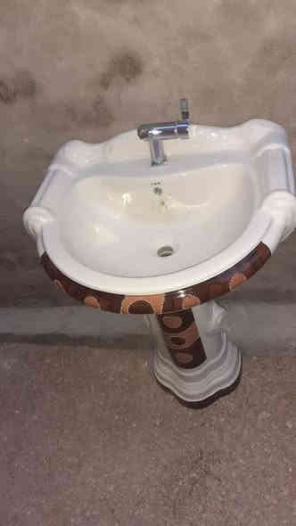 السلام عليكم مغسله جديده مامشدوده أبد كامله مع خلاط للبيع مكاني نجف حي ميسان ***********  /سعر  50
