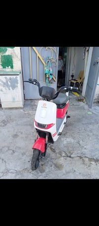 دراجه شحن حجم 14 باتريات 4 جدد الموشراي لا يدخل سعر300 هـا.07773388712