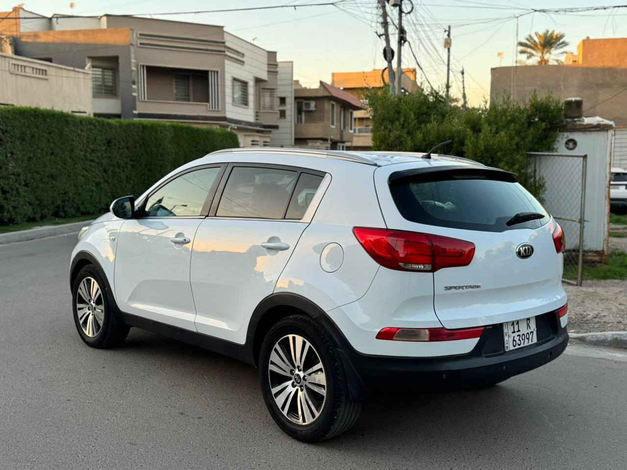 *********** جديده جدا
سبورتج ٢٠١٥ خليجي
بيها جاملغ الخلفي صبغ وبابين مبدلات نفس اللون ابلاديات محرك ٢٠٠٠ دوش 
كير محرك  مكفولات 
سياره كلش جديده وجاهزه
فول تحكمات ستيرن 
شاشه وكامره 
حساس خلفي
صدر امامي خلفي جديد 
تخم تاير وباتري جديد
سونار موجود
غرفتها جديده كلش 
تحويل ثاني يوم شرط 
مكاني اعظميه
سعرها ١٣٣ ورقه 
اتصال فقط مكلف بالنشر 
***********
