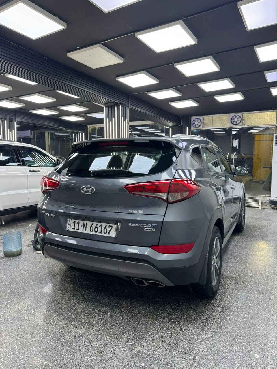 السلام عليكم
توسان 2017 وارد امريكي حادث موضح بالصور

مواصفات: 
بصمة ابواب + بصمة تشغيل 
كراسي كهرباء 
كراسي تدفئة 
صندوق كهرباء
نقطة عمياء 
رادارات 360درجة 
فور ويل 
وضعيات قيادة
نضام نزول منحدرات
محرك 1600 تيربو
لد نهاري 
لايت دبل عدسة 
اشاير بالمري

استفسار 📞 ‭0771 631 3141‬

السعر 127 وبيهة مجال

العنوان📍زيونة تقاطع ملعب الشعب خلف محطة وقود المثنى 

معرض الليث لتجارة السيارات
