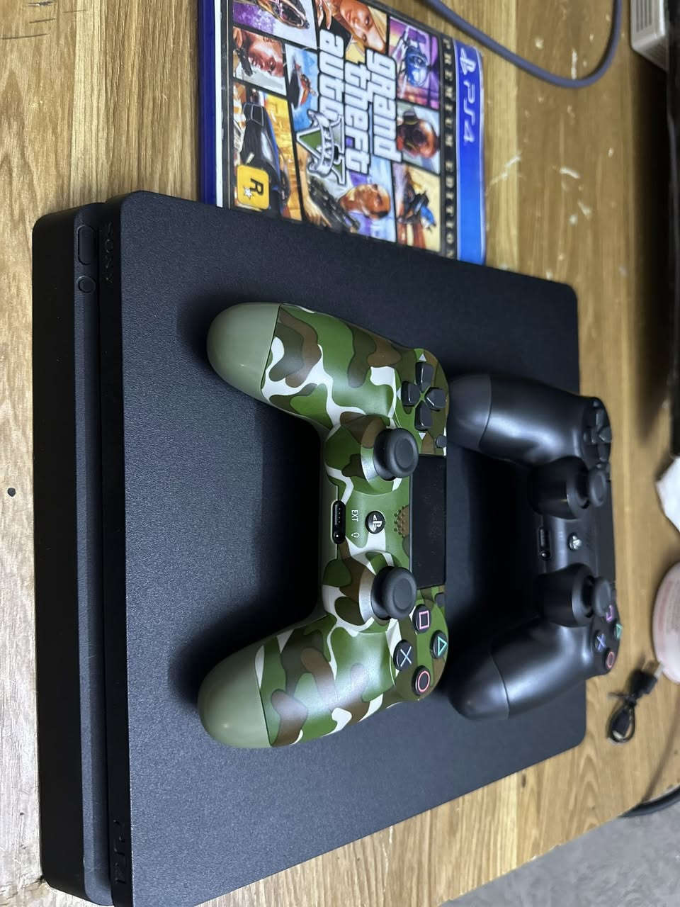 السلام عليكم
بلي 4 سلم مامهكر
نضام 13.4
نضيف مامفتوح
جديد ملعوب بي 6 مرات
وياه HD اصلي
وشاحنه جوستك
وياه جوستكات اثنين اصليات 
السعر 275 وبي مجال
العنوان بغداد الحسينيه الراشديه
***********
