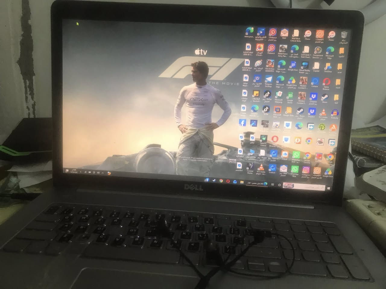 عذروني ع دقه الصور بس مستعجل
Dell : windows 9pro 
Hard : SSD
كارت شاشه منفصل
ذاكرة ٢٥٥
عشوائي5 
شاشه لمس ، 
تتحمل اغلبيه العاب ستيم وتصفح سريع جداً كما ذكر ssd
بدون تقطيع وسلاسة عاليا
مع فريز مبرد* 
وشاحنه وماوس وجنطه ، 
وقلم شاشه *
وكيبورد ضوئي داخلي ،
استخدام تصميم* او العاب* اوتصفح ودراسه

واتساب :***********
بيها مجال للشراي ..
