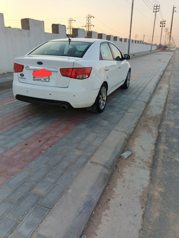 السلام عليكم سياره للبيع نوع سيراتو خليجيه موديل 2012 رقم بغداد محرك 1600 دوش فول مواصفات بي اي بي  واحد  عله واحد بصمه فتحه شاير بلمري مري شفط حساسات خلفيه لايت زنون كير جديد حداديه جديده تخم تاير جديد تدفئه وتبريد  خمسة ويل كاب سياره بيها قطعه وحده صبغ والباقي مكفول تحويل مباشر سنويه لل 27 السعر المطلوب 100 وبيها مجال العنوان كربلاء رقم التلفون ***********
