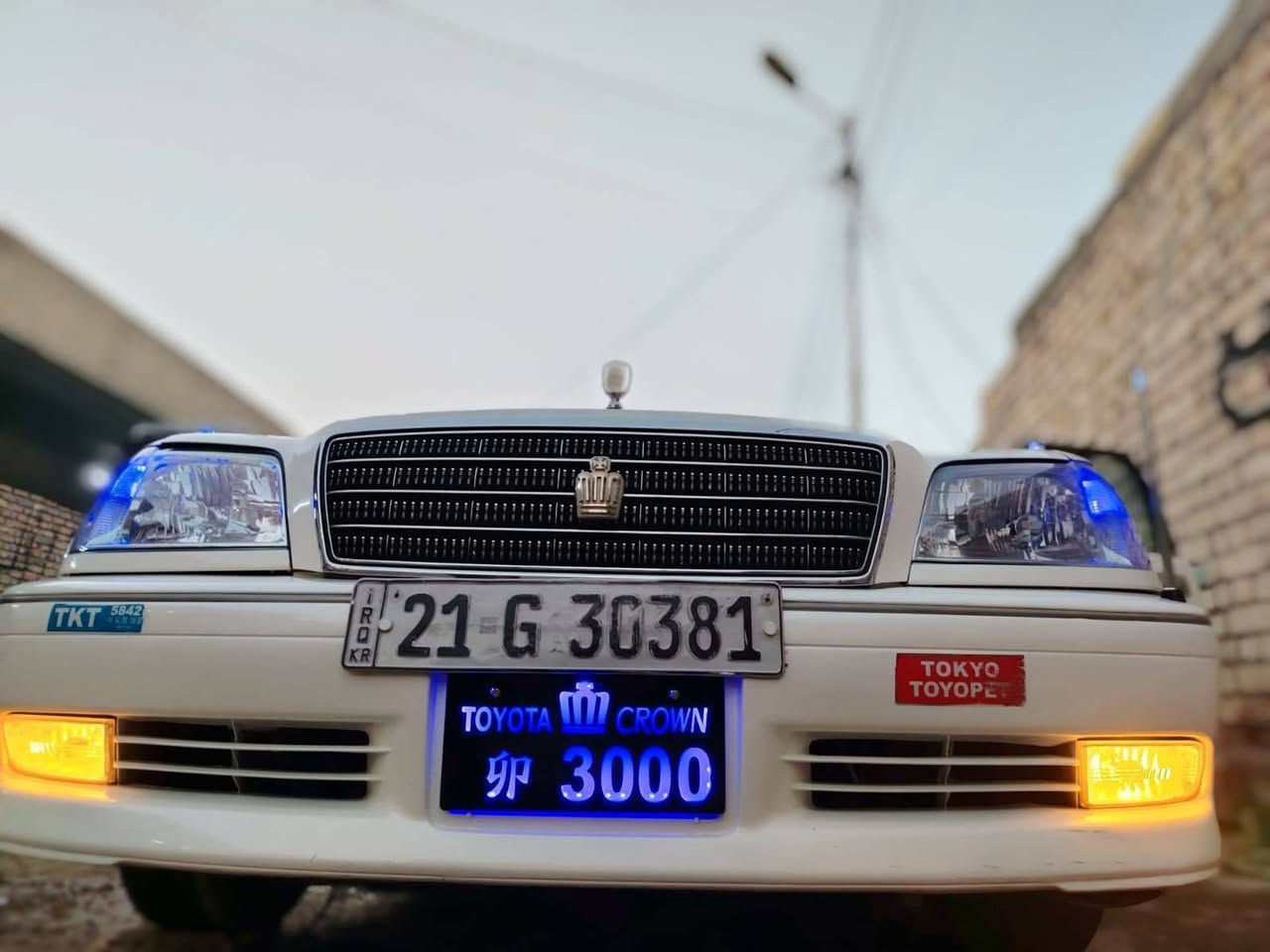 ملكة ٢٠٠٣ اصولي رقم سليمانية كفالة عامة من الكص والنقل باسمي السيارة تحويل ثاني يوم
٣دكم معروفة المواصفات ميحتاج اشرح 
لون ابيض صدفي المرغوب مو محجلة سعرها ١٥٠ مكانها بغداد نضافة شوفة عينك *********** واتساب فقط
