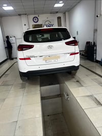 توسان ٢٠٢٠  شركة الكاصد خليجي محرك ٢٠٠٠ للبيع  السعر ١٨٠ورقة وبيها مجا...